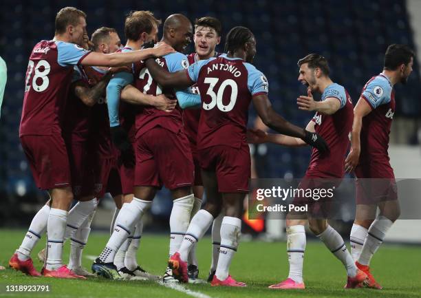 Angelo Ogbonna of West Ham United celebrates with team mates Tomas Soucek, Aaron Cresswell, Michail Antonio and Declan Rice after scoring his team's...