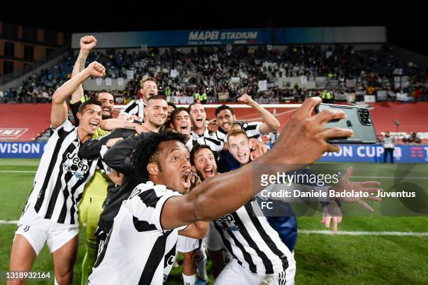 Juventus' players celebrate the winning of the Italian Cup after the TIMVISION Cup Final between Atalanta BC and Juventus at Mapei Stadium on May 19,...