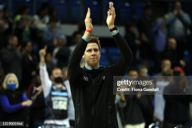 Breakers captain Tom Abercrombie thanks the home crowd during the round 19 NBL match between the New Zealand Breakers and Sydney Kings at Trusts...