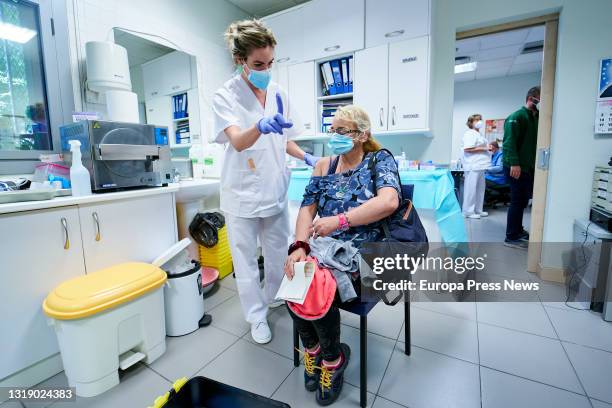 Health worker vaccinates a homeless woman at the Centro de Acogida Municipal Para Personas Sin Hogar San Isidro, on 20 May, 2021 in Madrid, Spain....