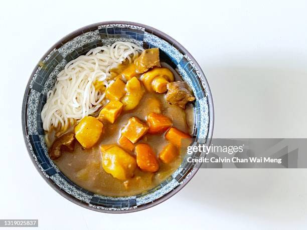 fusion japanese curry with chinese noodle - comida china fotografías e imágenes de stock