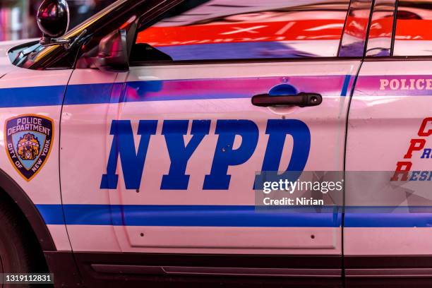 nypd fahrzeugbeschilderung - new york city police department stock-fotos und bilder