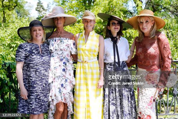 Elizabeth Rogers, Somers Farkas, Jocelyn Gailliot, Anne Stringfield and Margo Nederlander attend the Central Park Conservancy's 39th Annual Frederick...