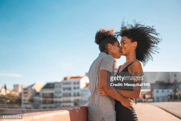 lesbian couple dating on vacation in recife pernambuco - black lesbians kiss stock pictures, royalty-free photos & images