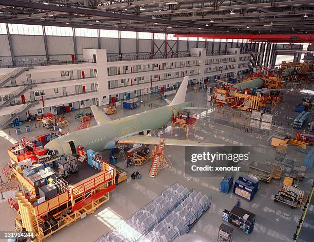 aircraft assembly line - aircraft assembly plant 個照片及圖片檔