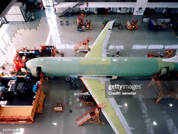 aeronave fábrica de montagem da linha - fuselagem - fotografias e filmes do acervo