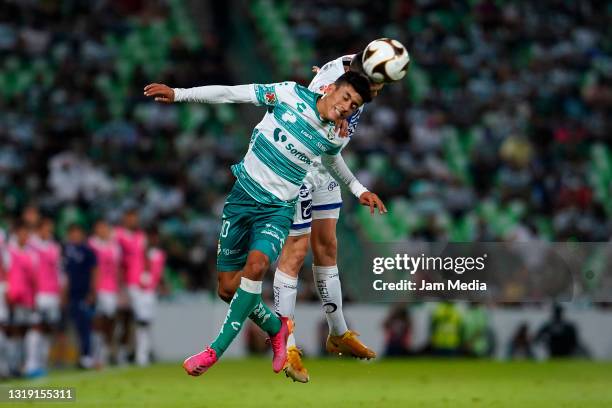 Omar Campos of Santos fights for the ball with Israel Reyes of Puebla during the semifinals first leg match between Santos Laguna and Puebla as part...