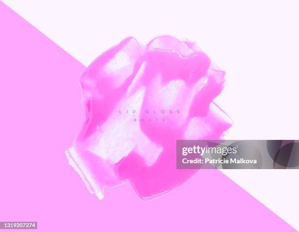vektor realistische rosa lipgloss schmieren fleck auf farbigen hintergrund, liebe hintergrund, kosmetische zusammensetzung, make-up-komposition, rosa pinselstriche, kosmetikerin hintergrund - lip gloss stock-grafiken, -clipart, -cartoons und -symbole