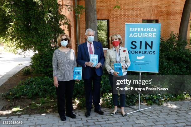 The former president of the Community of Madrid Esperanza Aguirre , accompanied by writer Mario Vargas Llosa , attends the presentation of her new...