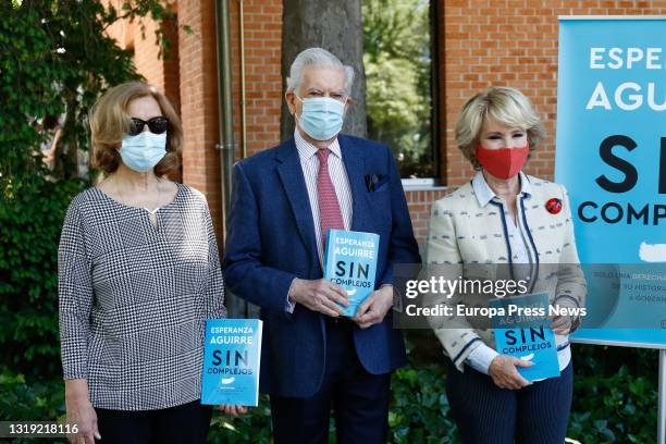 The former president of the Community of Madrid Esperanza Aguirre , accompanied by writer Mario Vargas Llosa , attends the presentation of her new...