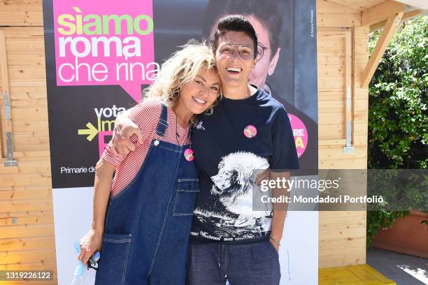 The entrepreneur and activist Imma Battaglia with his actress wife Eva Grimaldi during the press conference to present her candidacy in the...