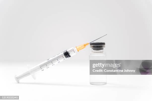 syringe and vial on white background - medicinflaska bildbanksfoton och bilder