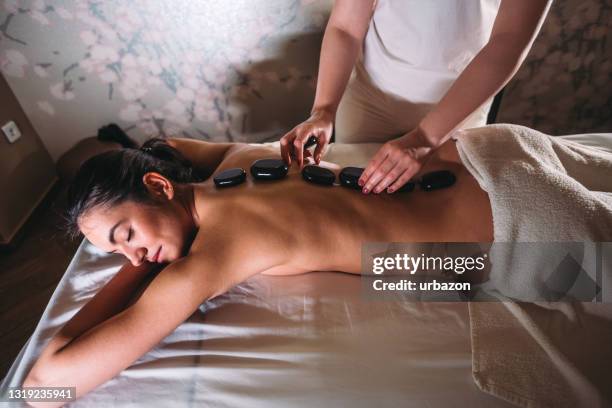 woman having lastone massage - lastone therapy stock pictures, royalty-free photos & images