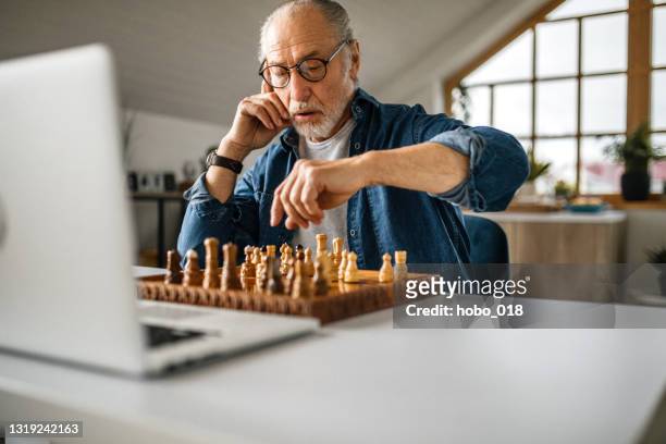 1.208 fotos de stock e banco de imagens de Online Chess - Getty Images