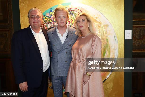 Jörg Löwentraut , Leon Löwentraut and Heike Löwentraut attend the exhibition opening "Leonismo" by artist Leon Loewentraut on May 21, 2021 in Venice,...