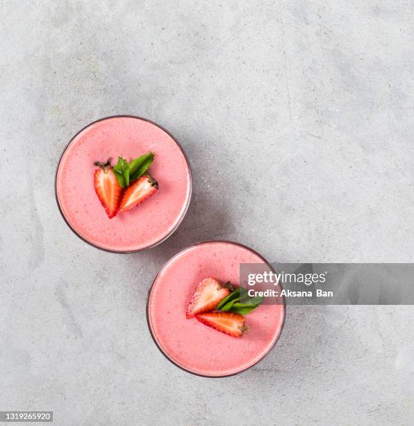 italian creamy berry dessert panna cotta strawberry in a glass on a light gray background top view - panna cotta imagens e fotografias de stock