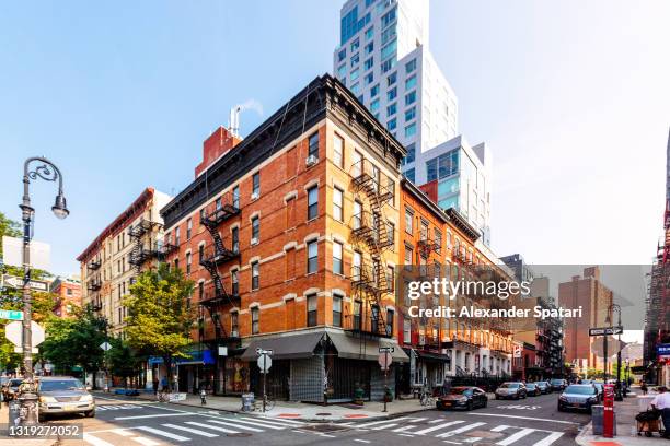 east village district in new york city, usa - greenwich village photos et images de collection