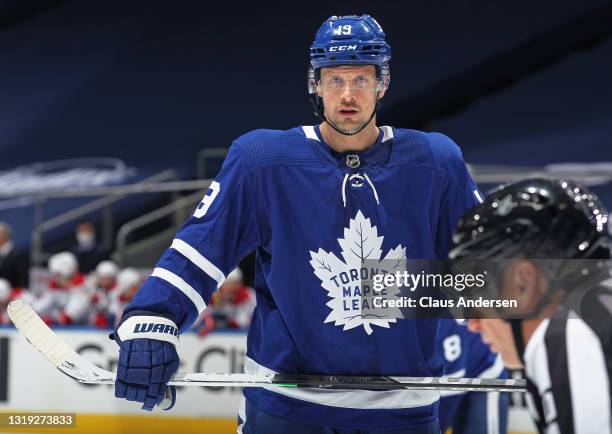 Jason Spezza of the Toronto Maple Leafs waits for a faceoff against the Montreal Canadiens in Game One of the First Round of the 2021 Stanley Cup...