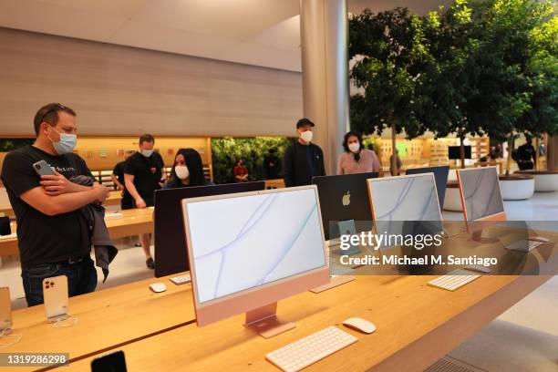 Imac Color Computer Lab 1,240 Apple Imac Stock Photos, High-Res Pictures, and Images - Getty Images