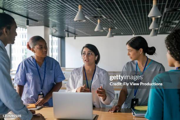 bijeenkomst van het gezondheids- en medisch team - indian education health science and technology stockfoto's en -beelden