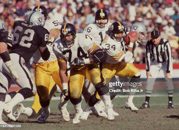 Pittsburgh Steelers RB Walter Abercrombie takes handoff from QB Mark Malone during game action against Los Angeles Raiders in playoff game, January...