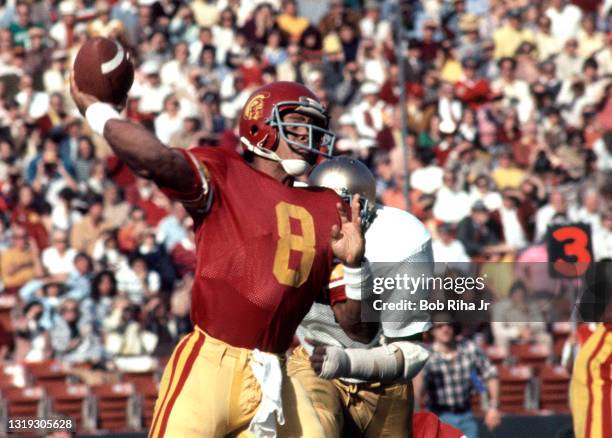 Vince Evans during game action against University of Notre Dame, November 27, 1976 in Los Angeles, California.