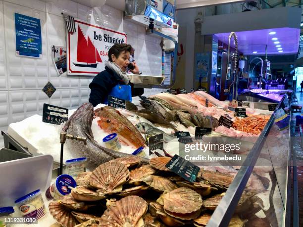 seafood stall vendor - la rochelle - fish market french stock pictures, royalty-free photos & images