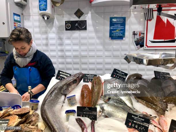 seafood stall vendor - la rochelle - fish market french stock pictures, royalty-free photos & images