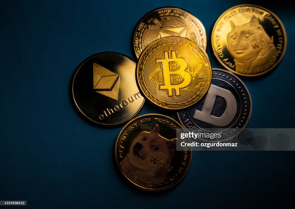 Nahaufnahme von Bitcoin und Alt-Münzen Kryptowährung