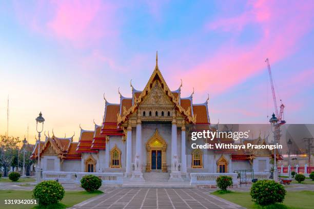 the marble temple, wat benchamabopitr dusitvanaram bangkok thailand - wat benchamabophit stock pictures, royalty-free photos & images