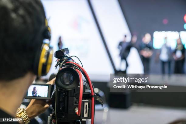 tv interview - press conference cameras stock pictures, royalty-free photos & images