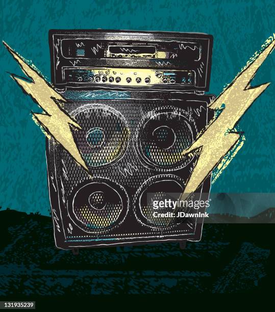 stockillustraties, clipart, cartoons en iconen met retro drawing of guitar amplifier with lighting bolts - rockmuziek