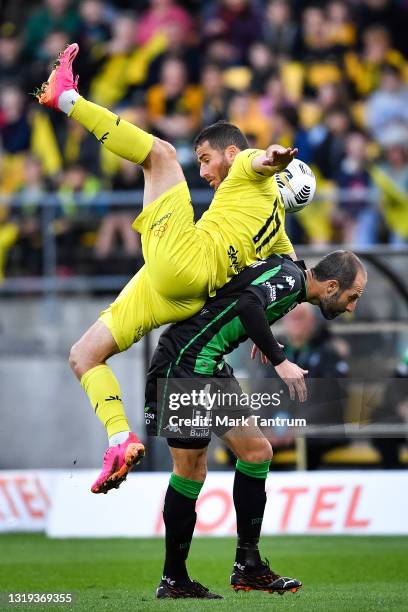 Tomer Hemed of the Wellington Phoenix and Andrew Durante of Western United during the A-League match between Wellington Phoenix and Western United at...