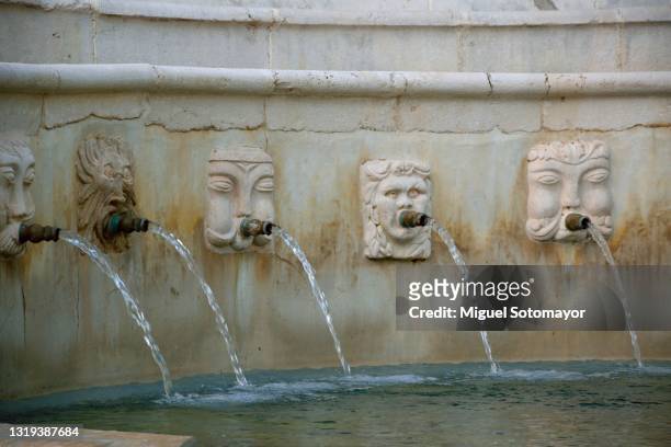 fuente del rey (king's fountain) - cordoba spanien stock-fotos und bilder