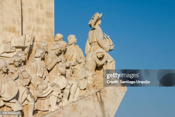monument to the discoveries in lisbon - ferdinand-magellan stockfoto's en -beelden