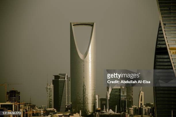 riyadh skyline - riyadh skyline stock pictures, royalty-free photos & images