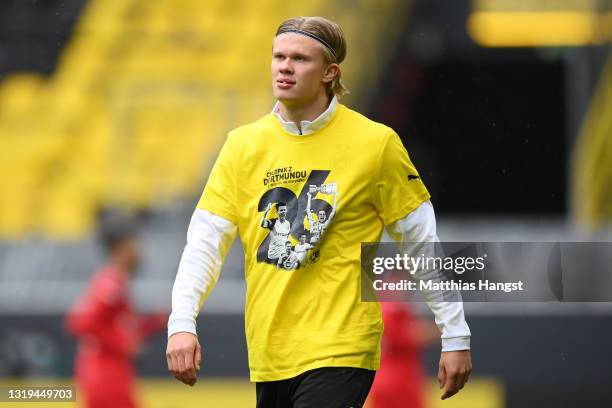 Erling Haaland of Borussia Dortmund wearing a shirt as a tribute to Lukasz Piszczek of Borussia Dortmund ahead of his last game for the club during...