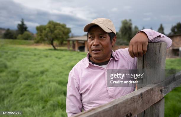 latin american farmer working at an agricultural farm - colombia land imagens e fotografias de stock