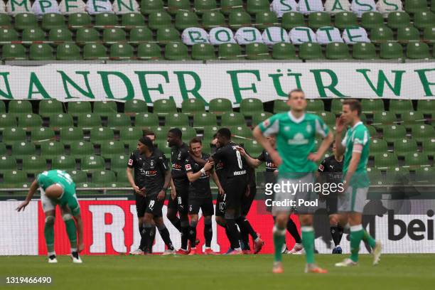 The Borussia Moenchengladbach squad celebrate their teams second goal scored by Marcus Thuram of Borussia Moenchengladbach during the Bundesliga...