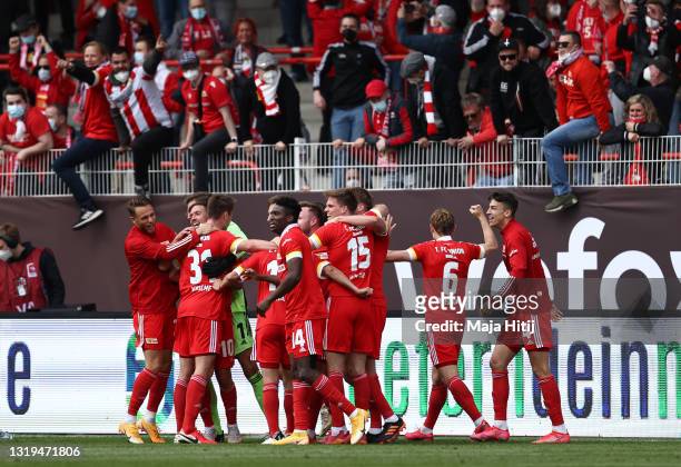 Union Berlin players celebrate with the fans after victory in the Bundesliga match between 1. FC Union Berlin and RB Leipzig at Stadion An der Alten...