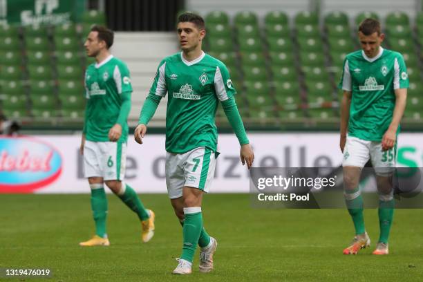 Milot Rashica, Kevin Moehwald and Maximilian Eggestein of Werder Bremen reacts on the full time whistle following the Bundesliga match between SV...