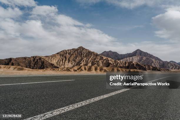 road in dramatic mountain range - tibet autonomous region stock pictures, royalty-free photos & images