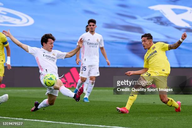 Yeremy of Villarreal CF celebrates scores his team's first goal during the La Liga Santander match between Real Madrid and Villarreal CF at Estadio...