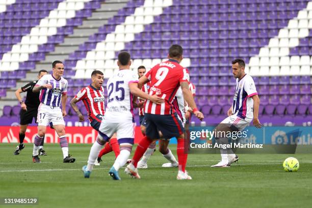 Angel Correa of Atletico de Madrid scores their side's first goal during the La Liga Santander match between Real Valladolid CF and Atletico de...