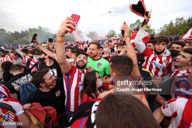 Jan Oblak of Atletico Madrid celebrates with fans outside the stadium following the La Liga Santander match between Real Valladolid CF and Atletico...