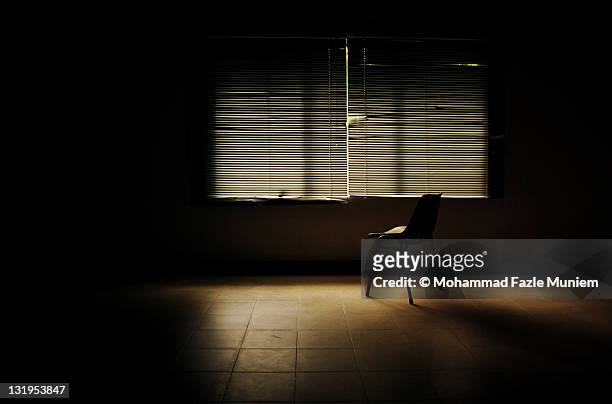 empty room - dark room foto e immagini stock