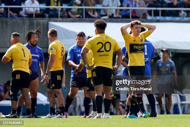 Beauden Barrett of the Suntory Sungoliath shows dejection after his side's 26-31 defeat in the Top League Playoff & Japan Rugby Championship Final...