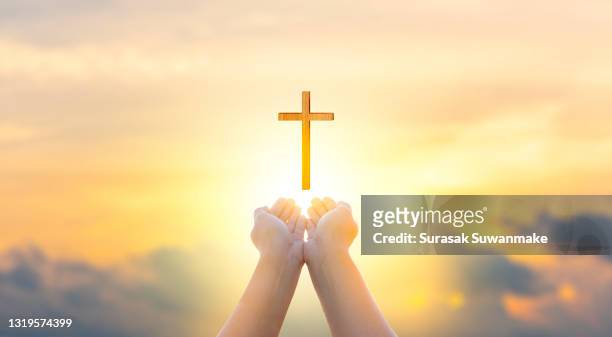 religion christ and the cross of jesus christ at sunset, golden light. - religion stock-fotos und bilder