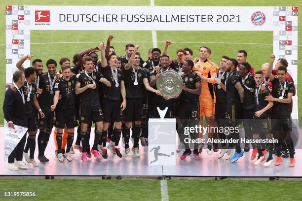 The FC Bayern Muenchen team celebrate with the Bundesliga Meisterschale trophy following the Bundesliga match between FC Bayern Muenchen and FC...