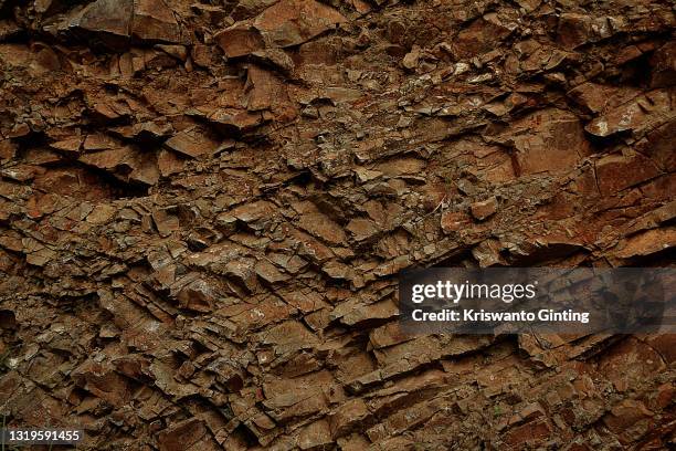 giant red stone pattern - boulder rock stock pictures, royalty-free photos & images